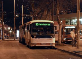 Premávka MHD na Silvestra a Nový rok s cestovnými poriadkami nočných a posilových liniek