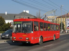 Trolejbus Škoda 14 Tr #6308 obdržal červený náter