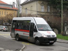 Minibus #1905 v premávke