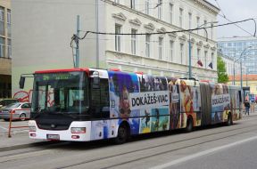 Autobusy s novými reklamami