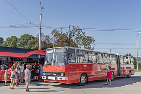 Zbierku historických autobusov DPB obohatil zrenovovaný Ikarus 280.08