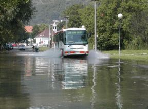 Presmerovanie linky 29 v Devíne kvôli záplavám
