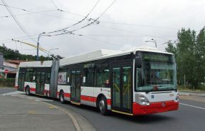 Trolejbus Škoda 25 Tr #6704 v oprave
