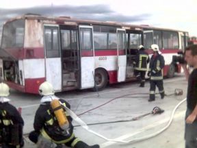 V Petržalke podpálili autobus