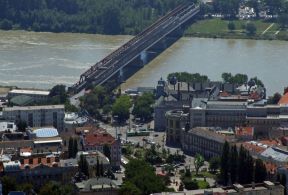 Hlavné mesto podpísalo zmluvu na výstavbu električkovej trate do Petržalky