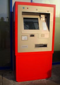 V Bratislave pribudne 13 multifunkčných automatov na predaj cestovných lístkov