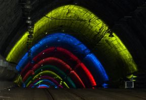 Električky v tuneli jazdia pomaly, no nemuseli by