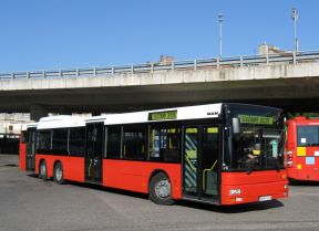 Prečo začali jazdiť v Bratislave ďalšie prenajaté autobusy?