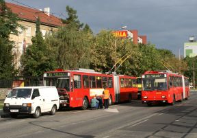 6. výročie trolejbusovej trate na Dlhé diely už len s 2 trolejbusmi Škoda 25 Tr
