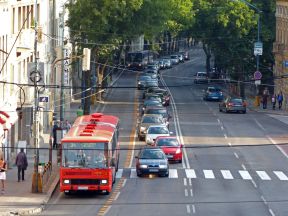 Komisia dopravy neodporúča zriadenie BUS pruhu na Štefánikovej