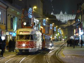 Ulicami mesta opäť premáva Vianočná električka