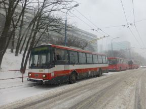 Mimoriadne: Snehová kalamita komplikuje trolejbusovú a autobusovú dopravu