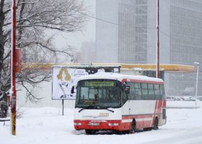 Mimoriadne: Sneženie komplikuje dopravu