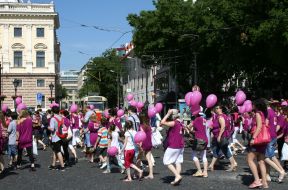 Mimoriadne: Krátkodobé obmedzenie premávky MHD na nábreží počas ružového pochodu