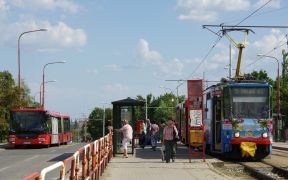 Mimoriadne: Prerušená premávka liniek 4 a 5 v Dúbravke