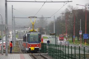 Mesto sprevádzkovalo spackanú električkovú trať v Dúbravke