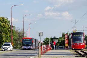 Mimoriadne: Prerušená premávka električiek v Dúbravke