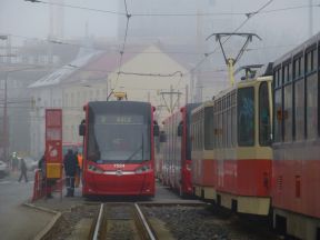 Mimoriadne: Prerušená premávka električiek a trolejbusov na Račianskom mýte