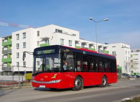 Nové autobusy Solaris Urbino 8,6 v premávke