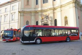 V Bratislave začínajú jazdiť elektrické autobusy