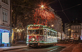 Vianočné obdobie spríjemnia v uliciach mesta aj vianočné električky (11.12.2022 – 6.1.2023)