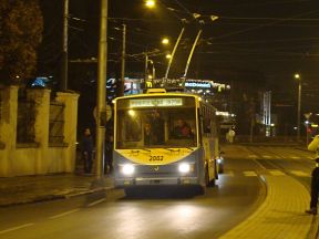 #2002 testoval trolejbusovú trať na Štúrovej
