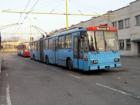 Bez elektronických transparentov ostali len dva kĺbové trolejbusy